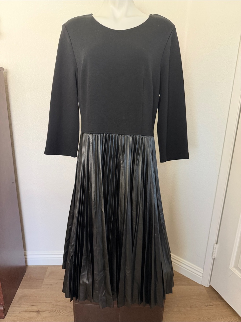NWT St John’s Caviar black knit dress